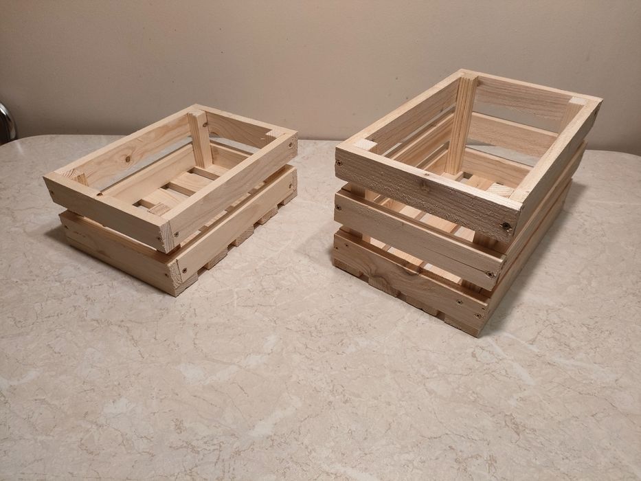 Skrzyneczka drewniana ozdobna, na kwiatki, przetwory sosnowa