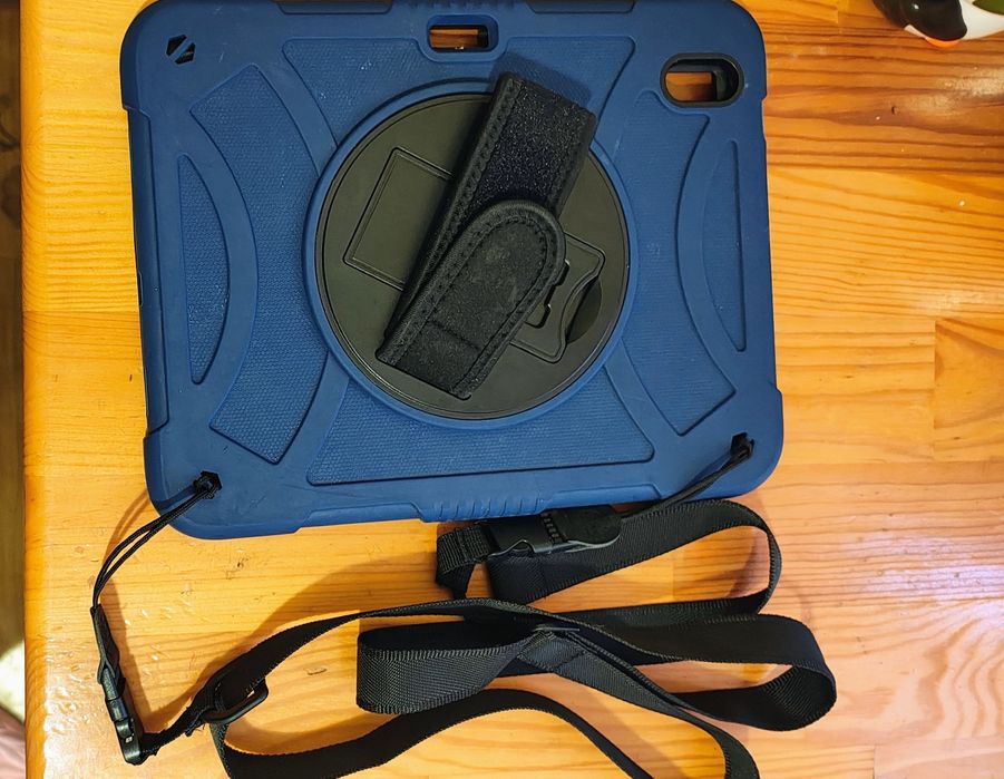 Продаю чехол на на iPad 10 противоударный