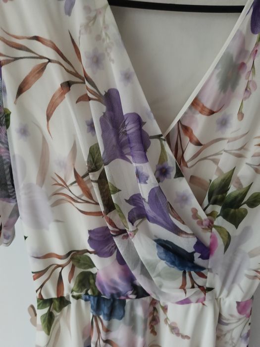 Sukienka w kwiaty r. 38