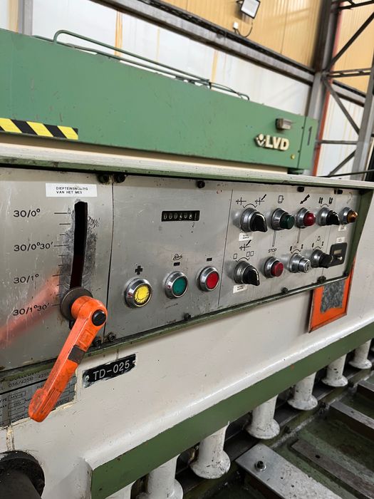 Гільйотина Ножиці Гільйотинні LVD 3000mm