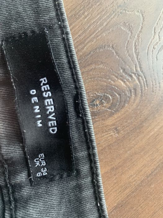 Damskie spodenki z czarnego jens Reserved