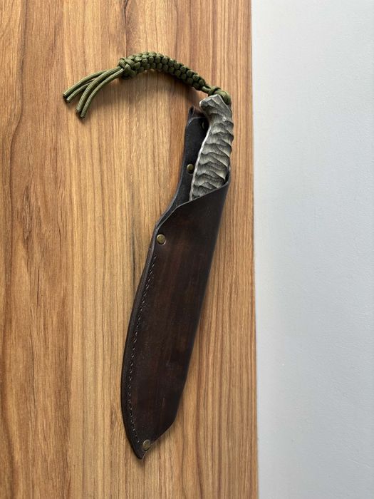 Nóż survival / bushcraft