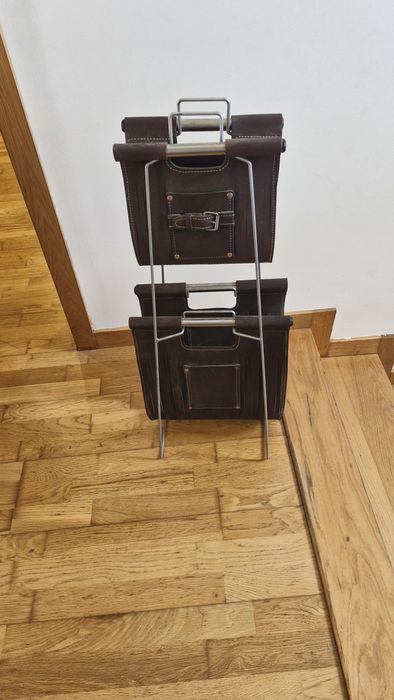 Porta revistas em pele e inox