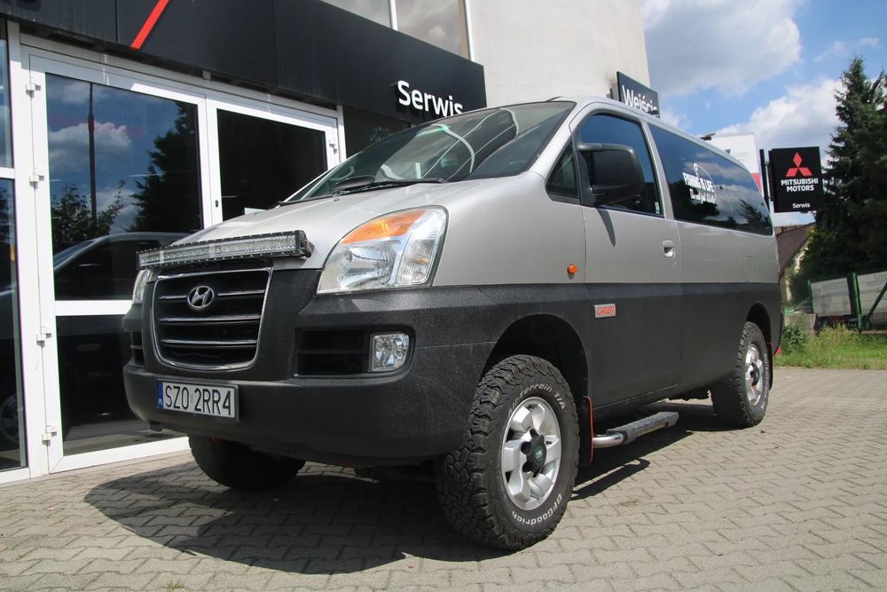 Hyundai H-1 Starex STAREX H1 4X4 2.5 CRDI /140 KM 8 - osobowy Hak