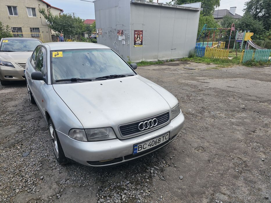 автомобіль audi a4b5