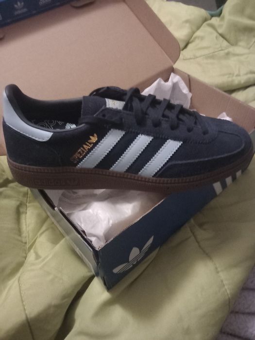 Vendo ténis novos adidas special j