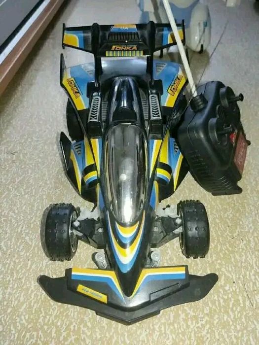 Машинка на пульті