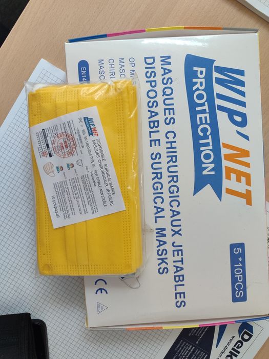 Maseczki ochronne w czterech kolorach
