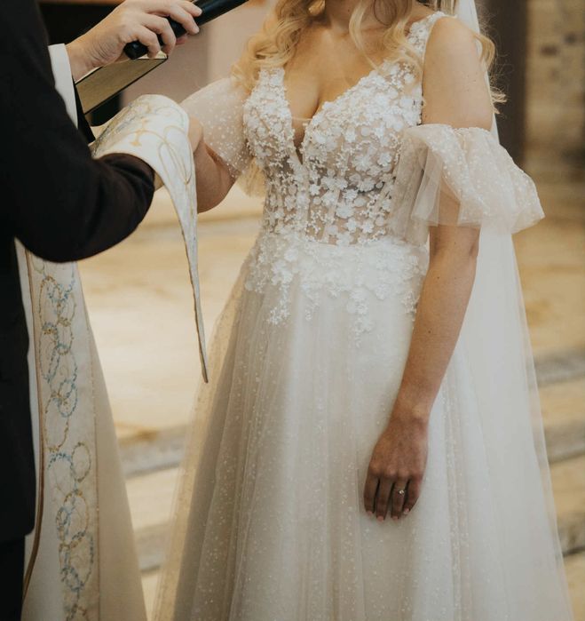 Suknia ślubna salon Nicole + długi welon