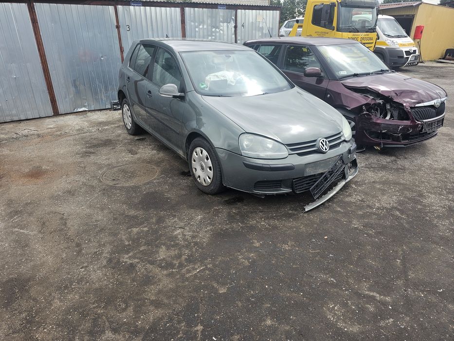 VW GOLF V 1,4B-55kW-2004r-na części