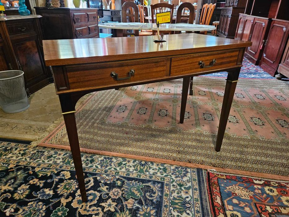 Secretária em madeira com gavetas -Pequenas marcas de uso