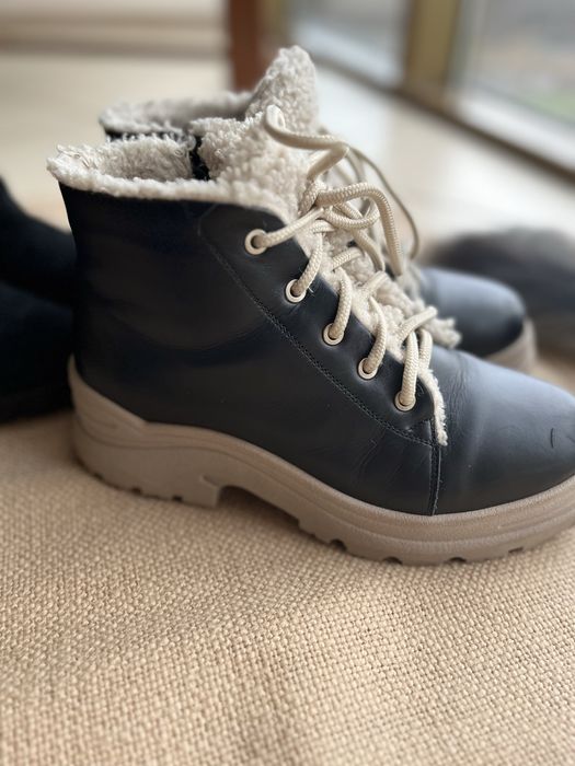 Дуже гарне шкіряне взуття в ідеальному стані