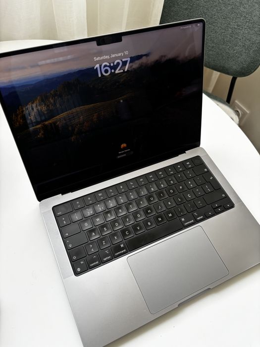 Macbook Pro M2 1T SSD, 32Gb