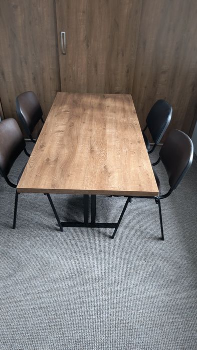 Sprzedam stół i cztery krzesła stan bardzo dobry