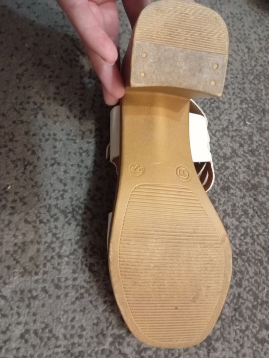 Босоніжки жіночі шкіряні