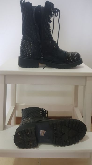 Botas pretas com fecho lateral original