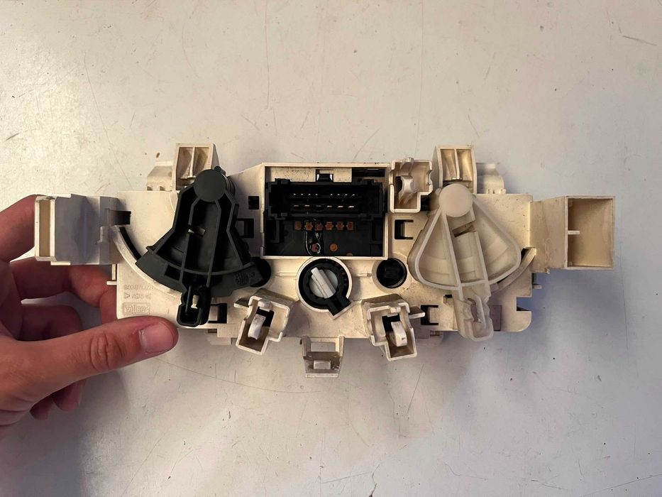 Citroen C3 - Comandos Sofagem Climatronic - S112