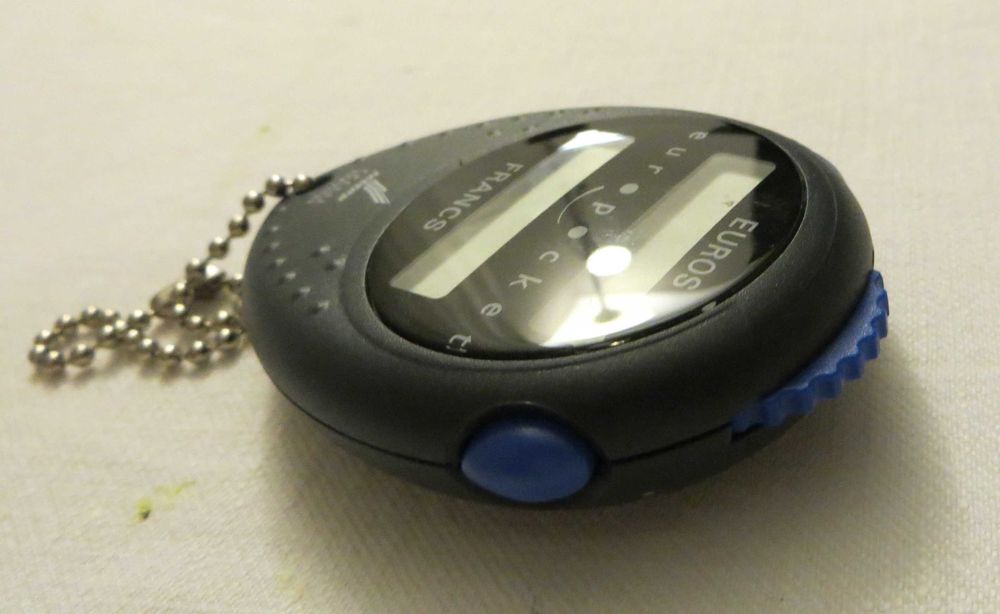 Porta Chaves, Eletrónico Europocker, Oval - Medida: 7 x 5 cm, a pilhas