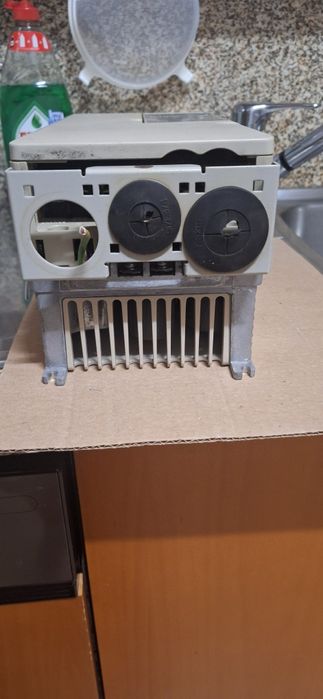 INVERTER de corrente eléctrica.