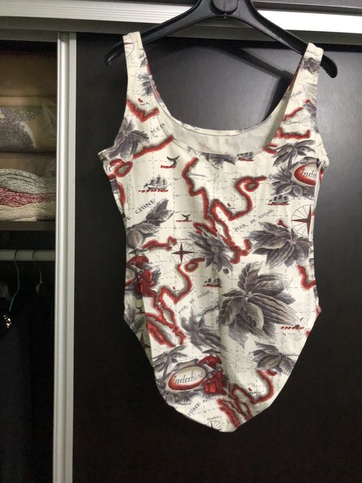 Várias peças de roupa para venda