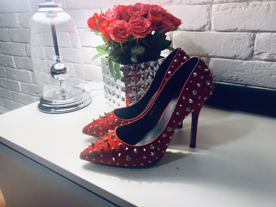 Czerwone czółenka ćwieki szpilka szpic