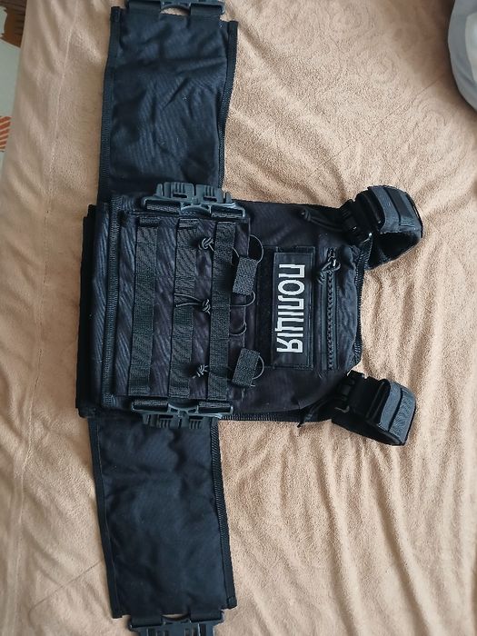 Плитоноска чорного кольору