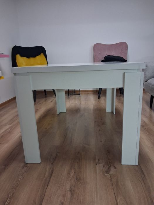 Stół rozkładany biały