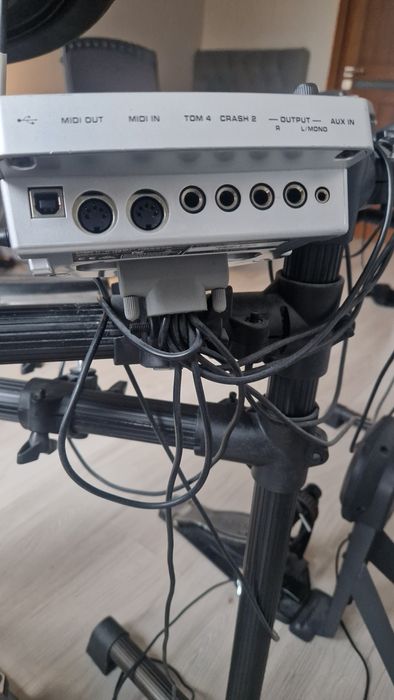 Perkusja elektryczna behringer HDS240USB