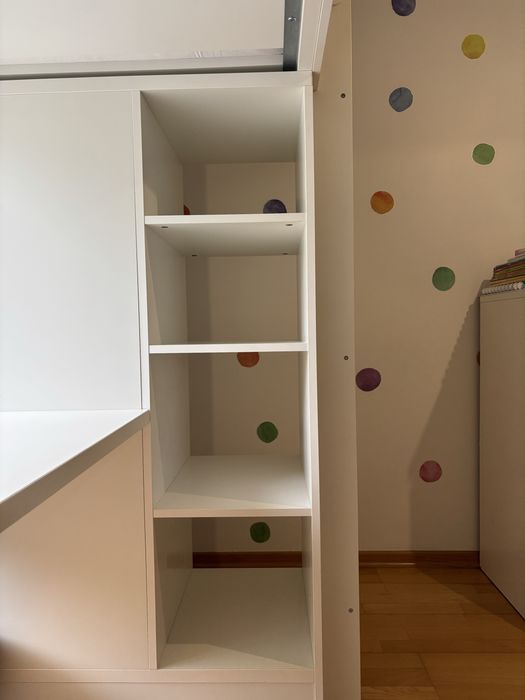 Cana Beliche com secetaria e estante Ikea