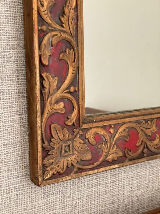 Espelho único séc. XIX, de grandes dimensões, em vermelho e dourado