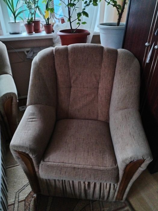 Продам вживаний кутовий диван і крісло