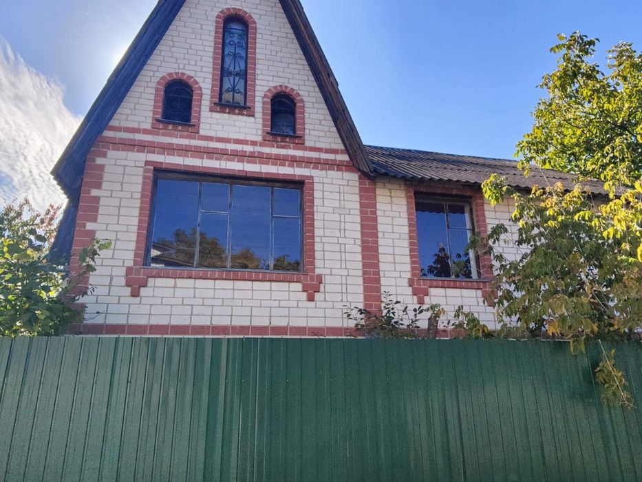 Будинок під житло під Черніговом (150 м², 5 соток, 3 поверховий)