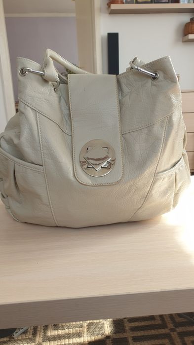 Duża torebka na ramię w kolorze kremowym