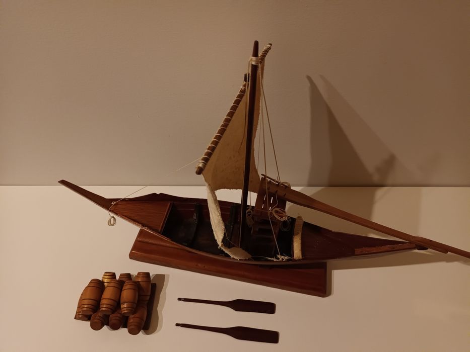 Réplica de barco Rabelo em madeira