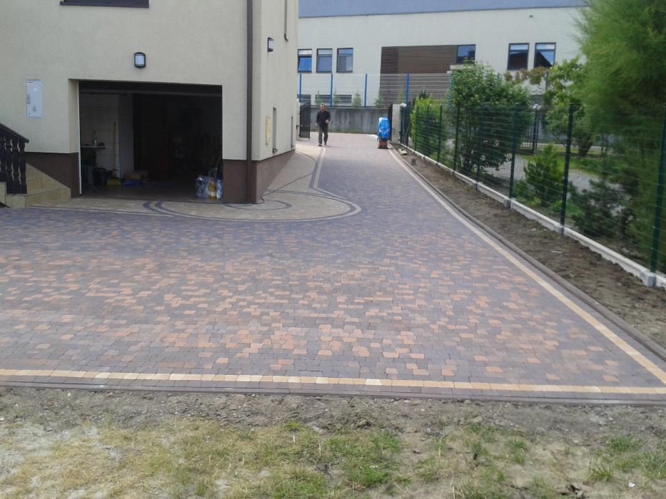 Brukarstwo, układanie kostki, usługi brukarskie, koparka, odwodnienia