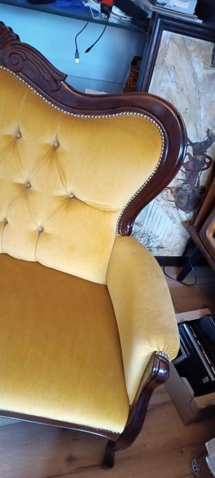 Sofa w stylu Ludwikowskim.