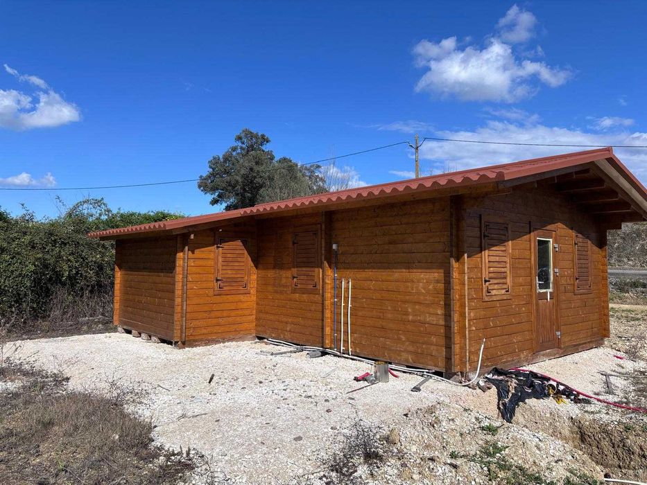 Casa de Madeira –  Estrutura Desmontável (Nova, Nunca Utilizada)