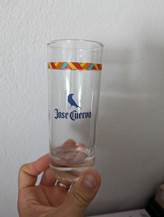 Vendo vários tipos de copos