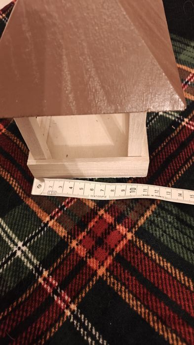 Mały karmnik dla ptaków