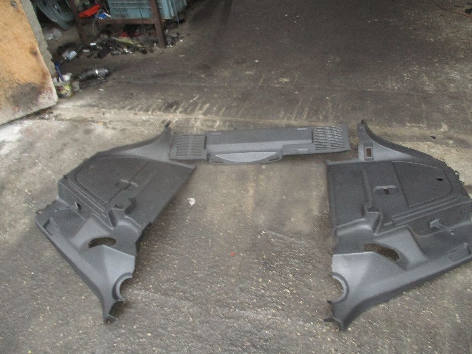 Opel Corsa E 5-cio drzwiowa boczek tapicerka bagażnika