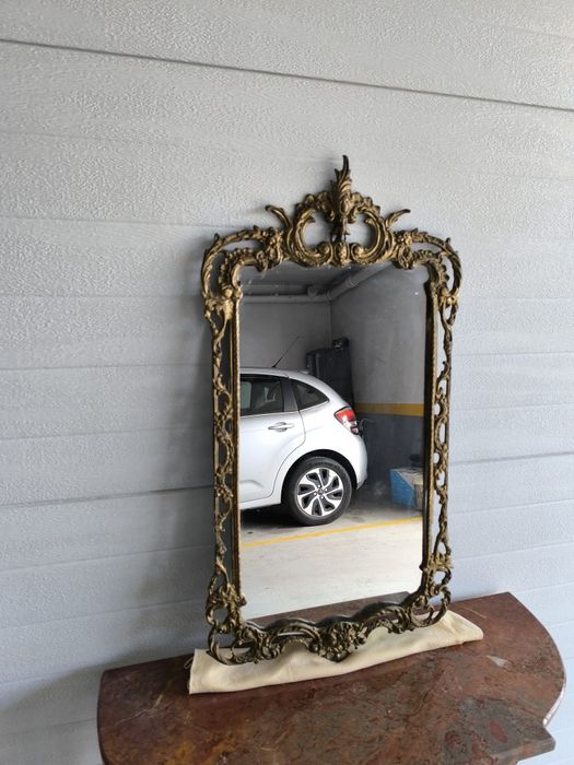 Credencia antiga em latão mesa em pedra marmore e espelho