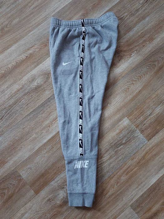 Мужские спортивные штаны Nike Fleece Jogger с лампасами