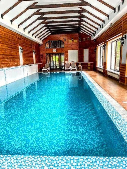 62 Будинок з великий теплим басейном