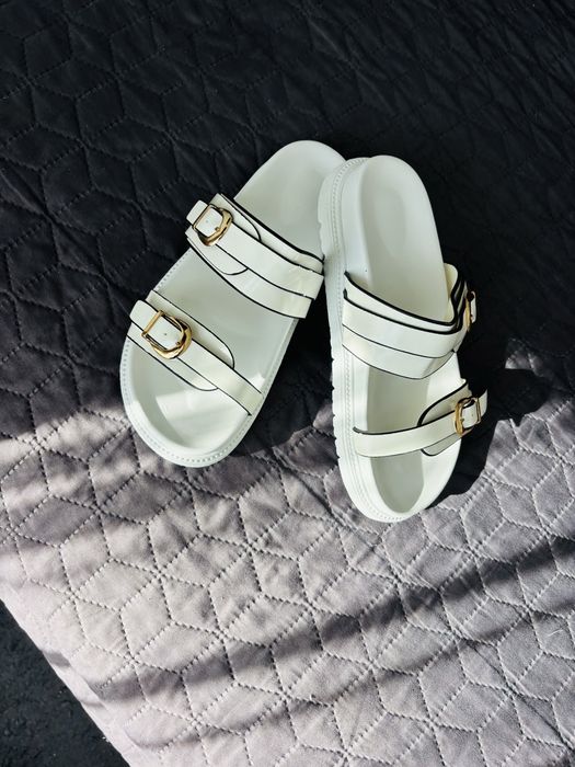 Білі босоніжки у стилі Zara