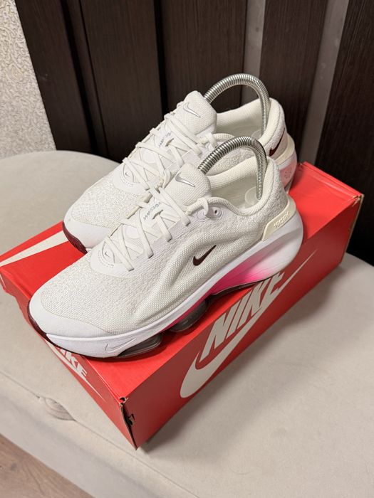 Кросівки Nike жіночі