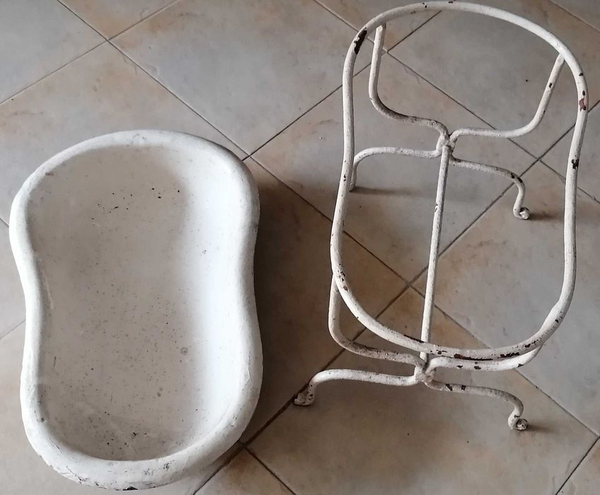 Bidé em esmalte com armação ferro, muito antigo