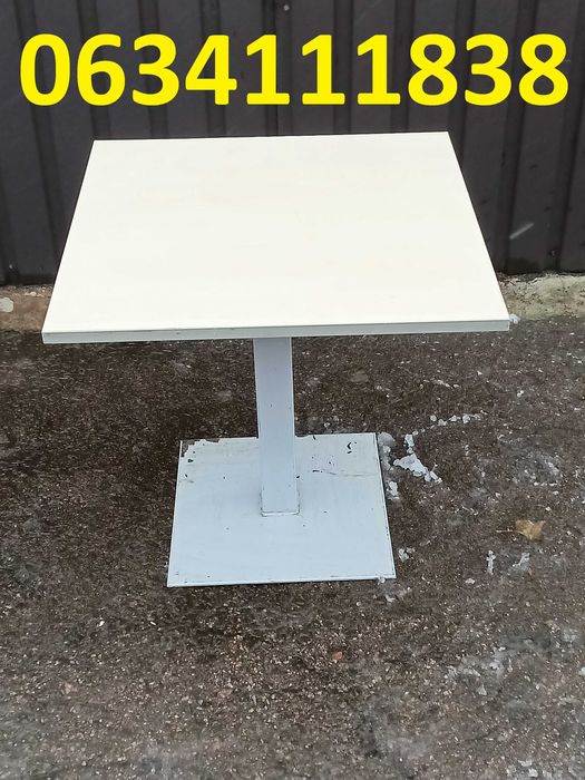 Столы на квадратной металлической ножке. 2 шт.