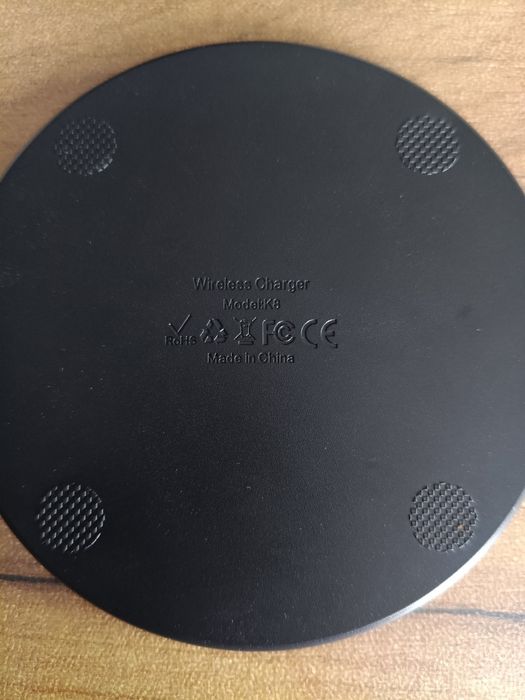 Бездротовий зарядний пристрій Fast Charger
Продам бездротову зарядку F