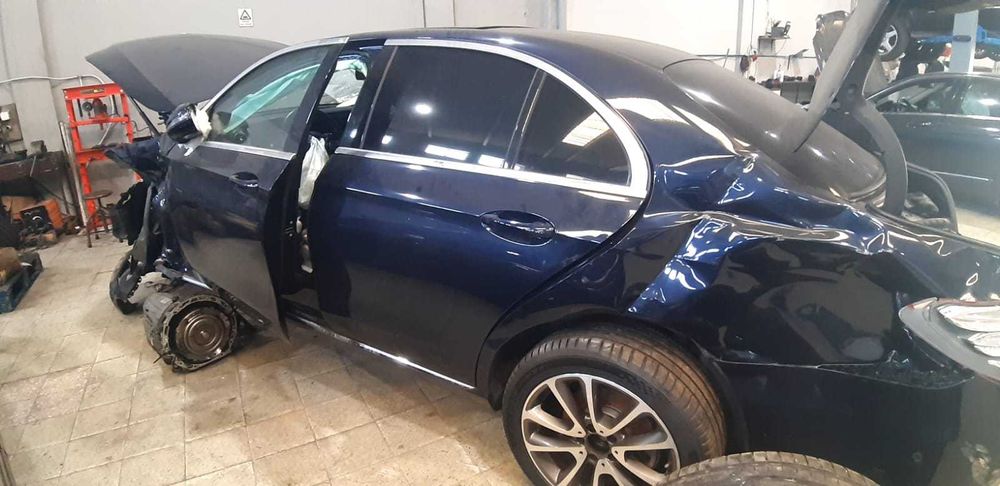 Vendo peças mercedes W213 sinistrado
