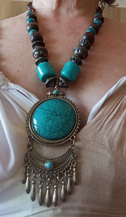 Conjunto de colar e brincos em prata marroquina